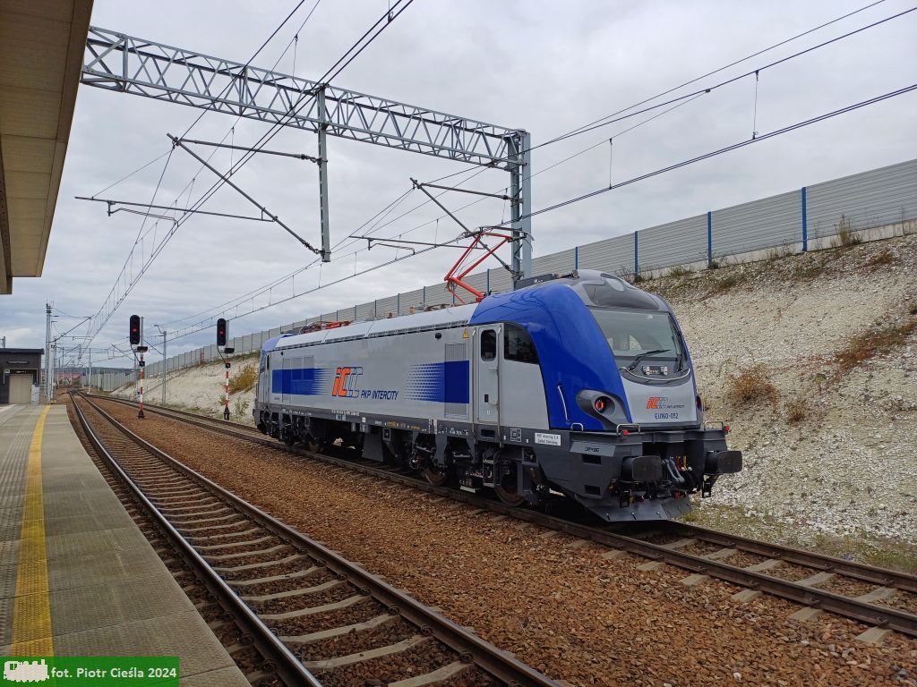 E4DCU-052 / EU160-052