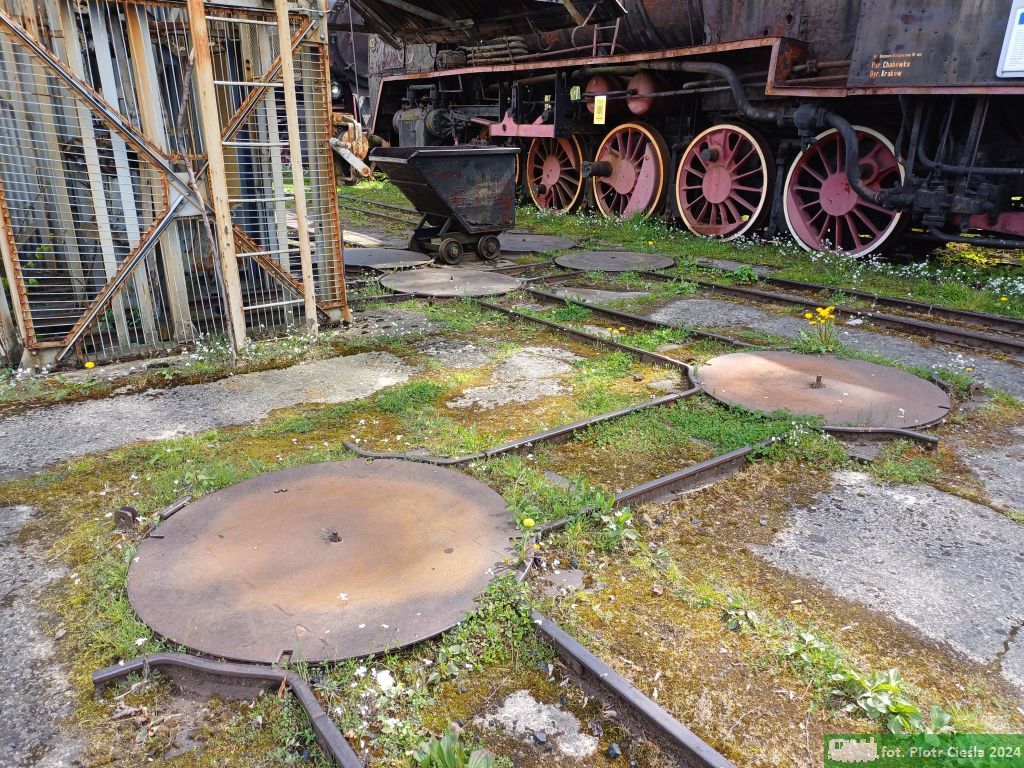 Ręczny naładowny wózek węglowy - Skansen Taboru Kolejowego w Chabówce