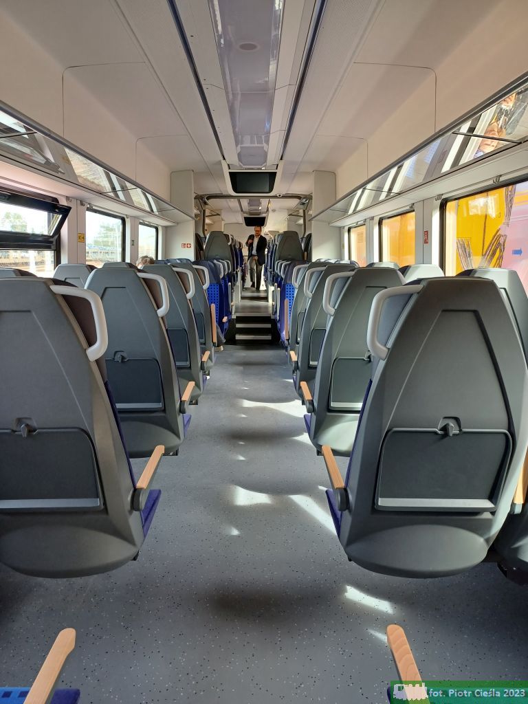 463 111/611