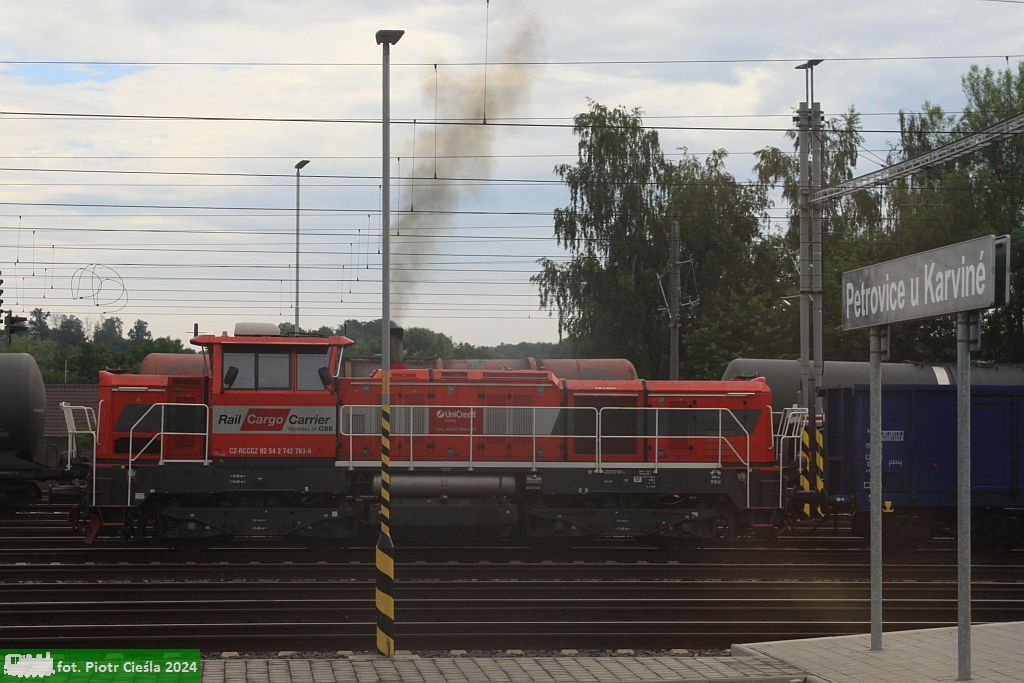 742 763