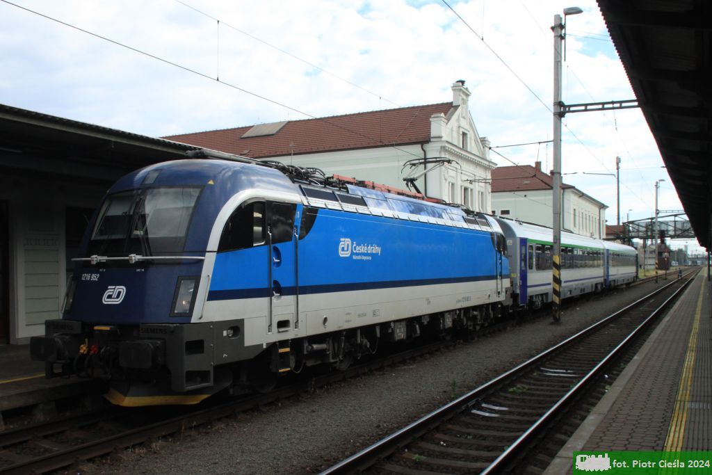 No. 21606 / 1216 952