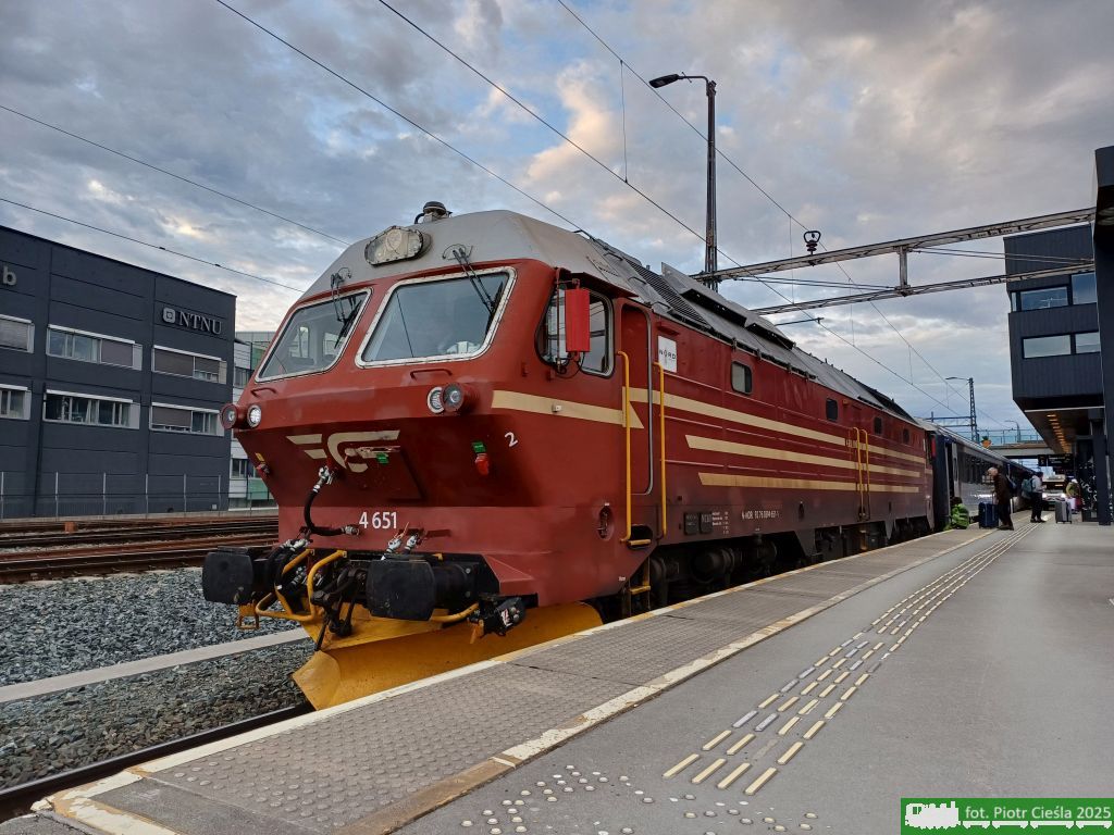 No. 32436 / Di 4 651