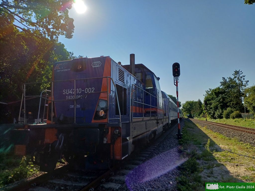 SU4210-002 [ex SU42-1002, ex SM42-643]