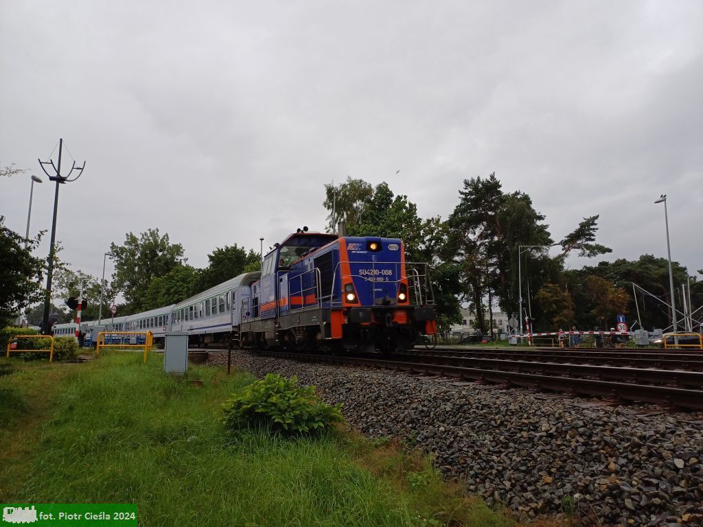 SU4210-008 [ex SU42-1008, ex SM42-563]